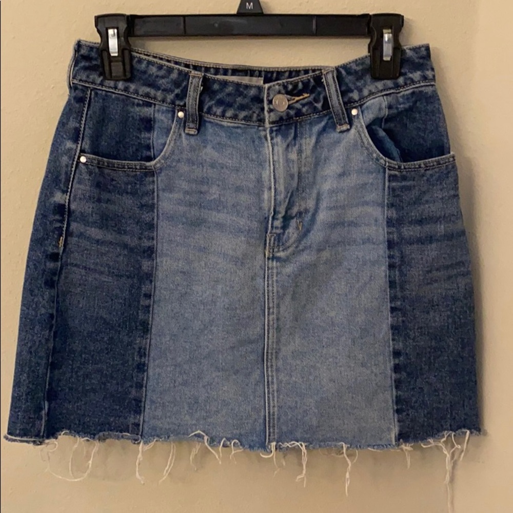 Two-toned short denim skirt